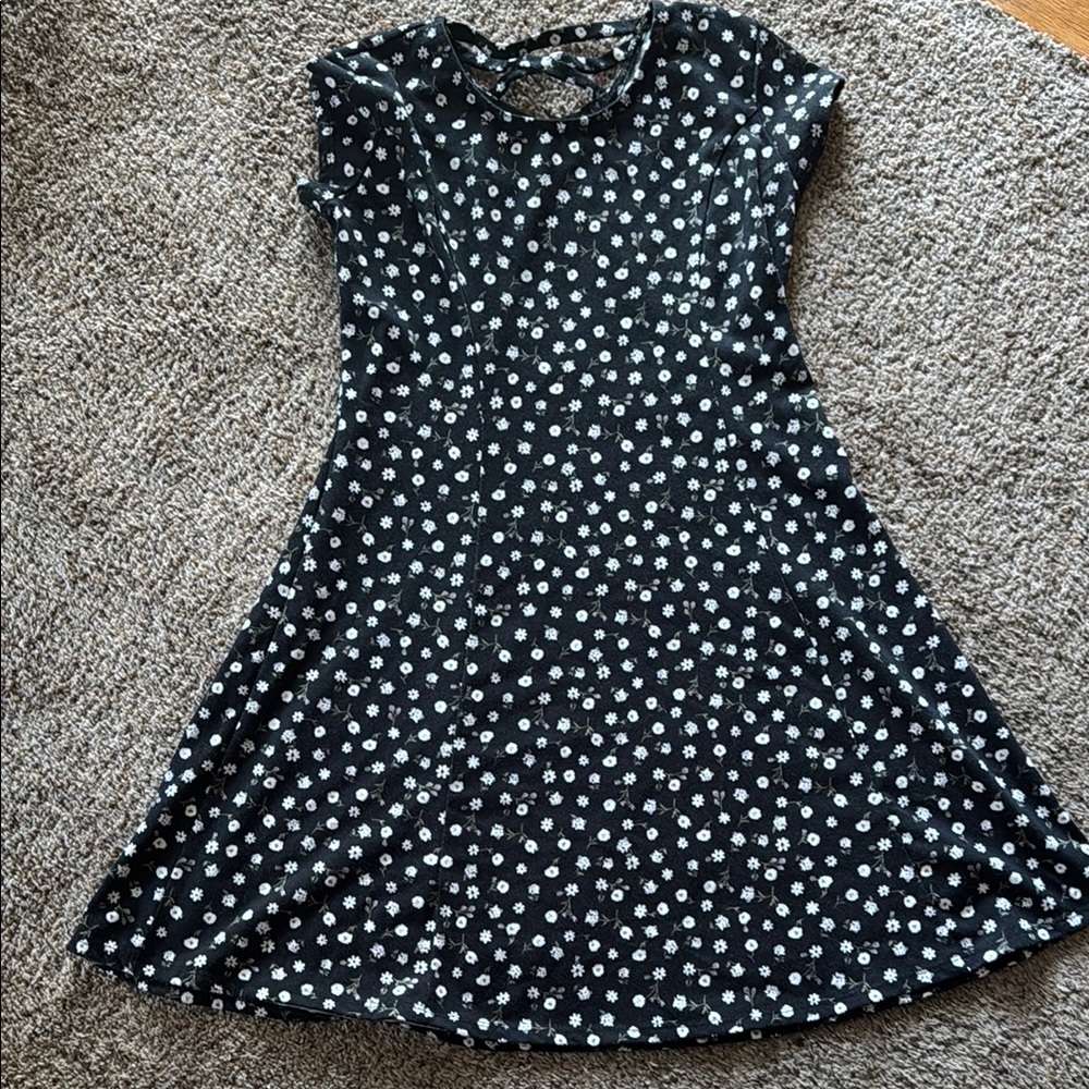 Art Class Gray and White Floral Top